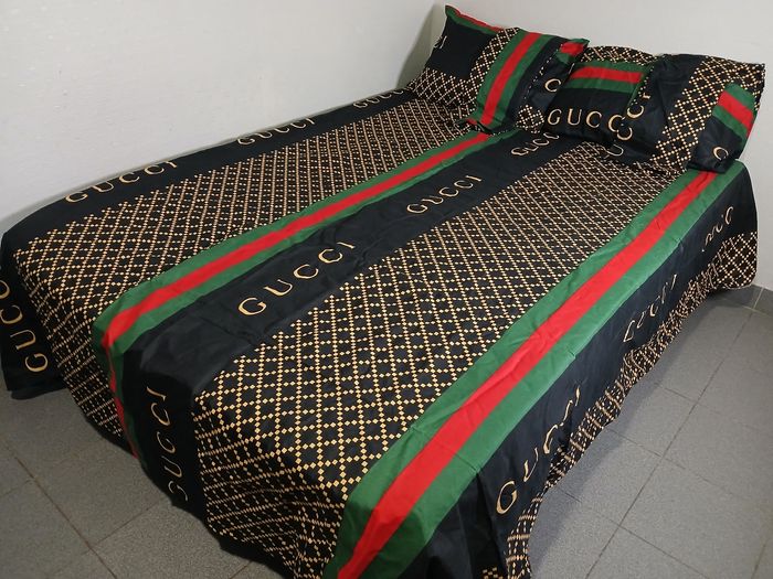 Drap de lit avec 4 taies d'oreiller - photo numéro 2