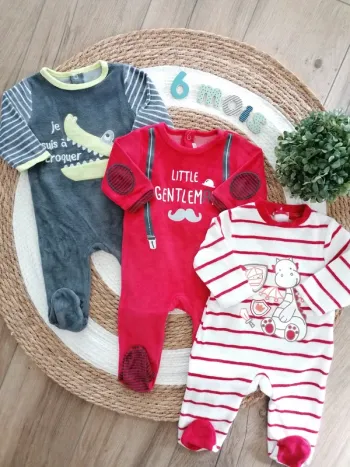 Lot de trois pyjamas en velours - 6 mois