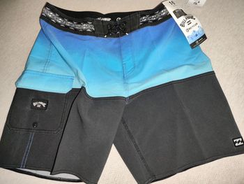 Short de bain surf / plage Billabong – neuf avec étiquette – 16 ans – boardshort vacances