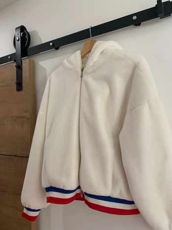 Veste douce Levi s blanche capuche