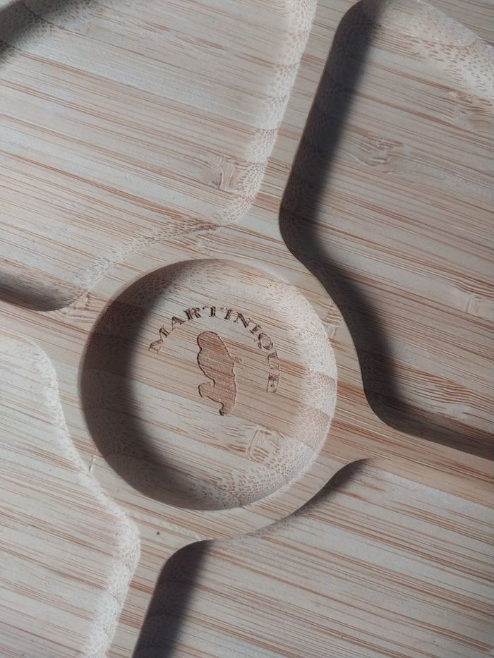 Plateau apéro en bambou gravé "Martinique" – 20 cm - photo numéro 2
