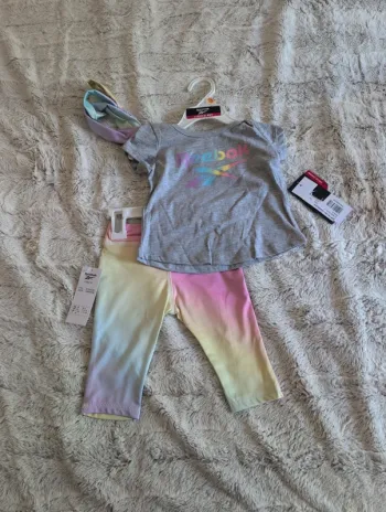 Ensemble legging + t-shirt+ bandeau Reebok neuf 12mois