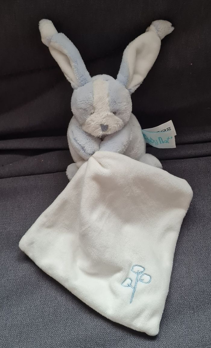 Doudou peluche Lapin bleu et blanc - Les Toudoux avec mouchoir fleur de coton - Baby Nat