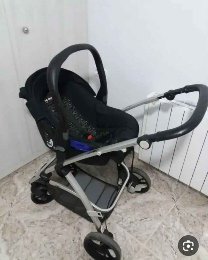 Poussette bébé pliable en très bon état - photo numéro 2