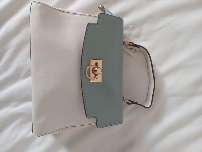 Sac à main neuf avec étiquette -  blanc et bleu ciel avec bandoulière – plusieurs compartiments - photo numéro 8