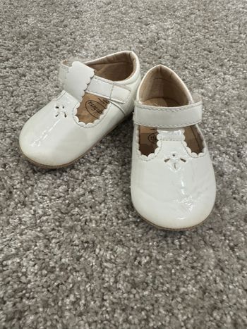 Paire de chaussures bébé