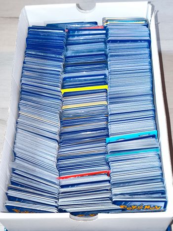 Lot de 100 cartes Pokémon VF en très bon état