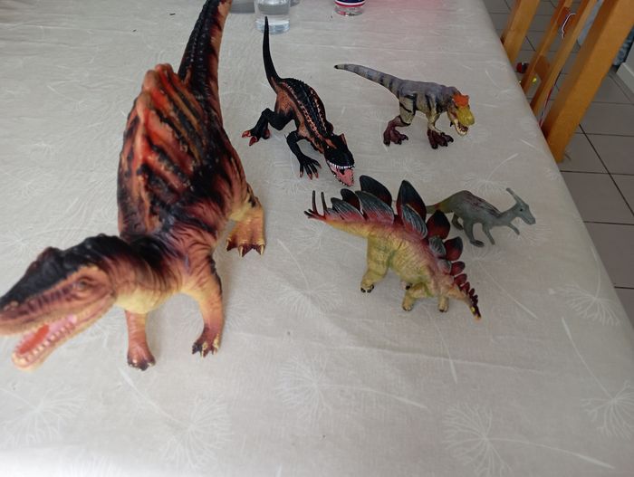 Lot 5 dinosaures différentes tailles 10€ - photo numéro 4