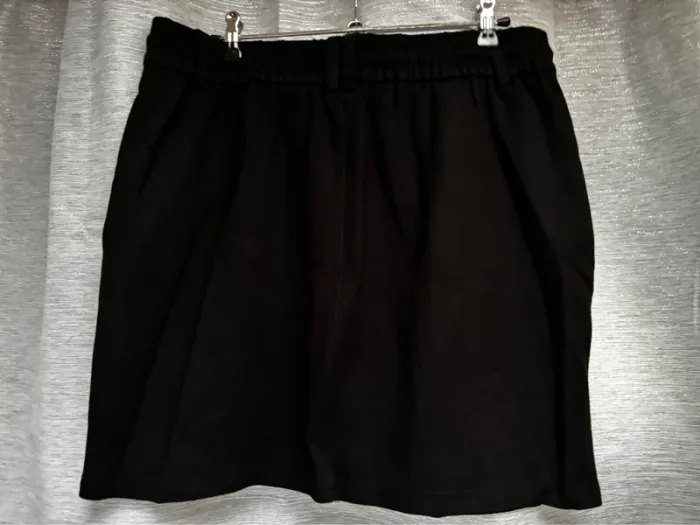 Jupe courte femme, jupe noire, jupe femme Only, minijupe - photo numéro 3