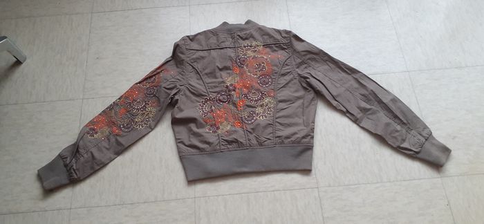 Veste  fille  8 ans - photo numéro 2