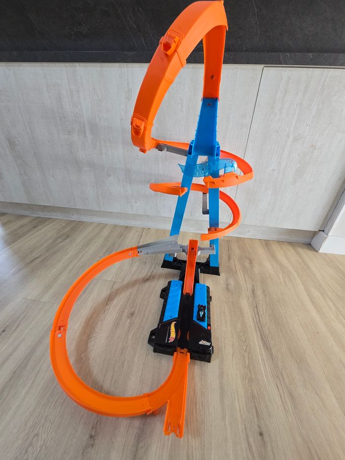 Circuit hot wheels altitude crash + voiture - photo numéro 2