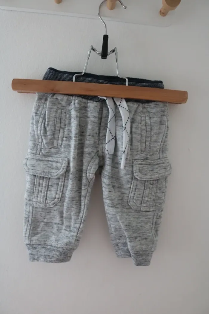 Ensemble haut Batman, jogging Gémo et gilet Mon premier Major 6 mois - photo numéro 2