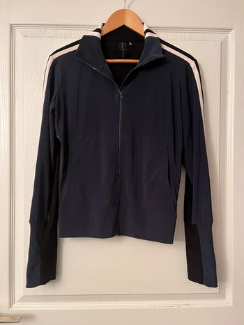 Gilet zip être norma kamali taille s noir et ligne blanche épaules