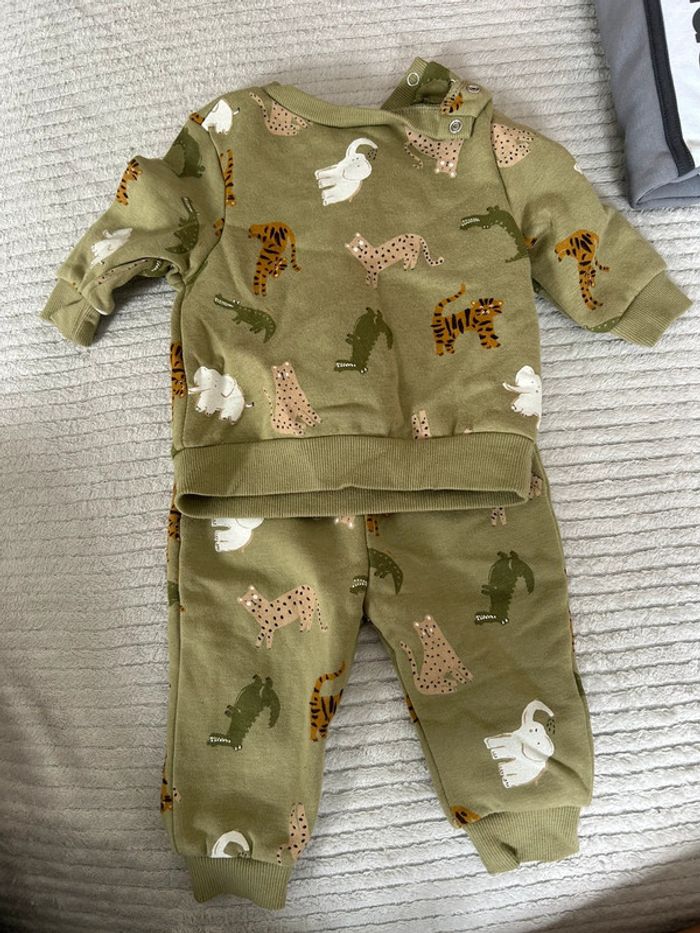 Ensemble taille 6 mois