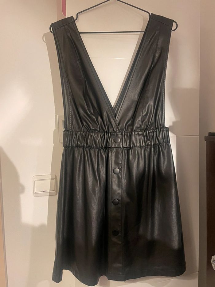 Robe noir asos simili cuir à bretelles