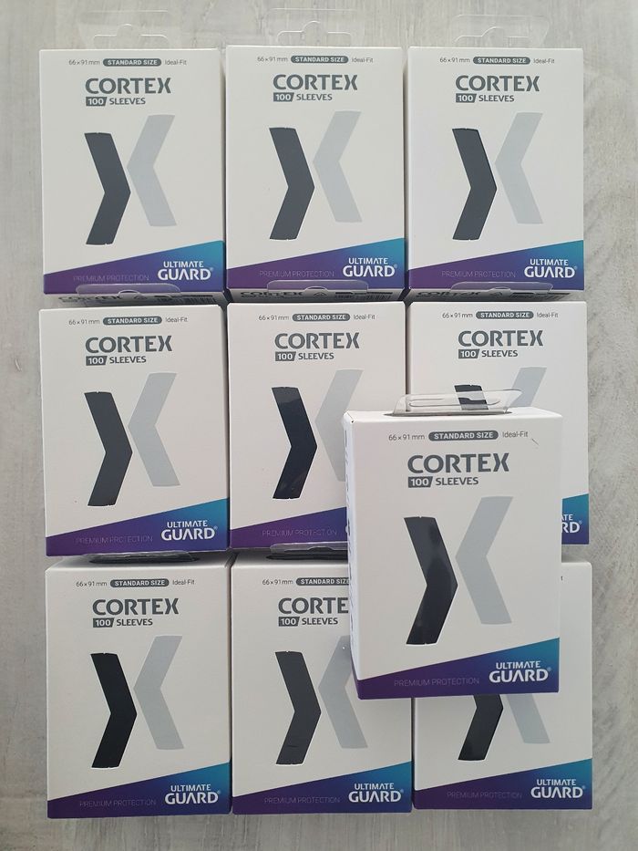 Lot de 10 paquets de 100 sleeves Ultimate Guard Cortex Noir