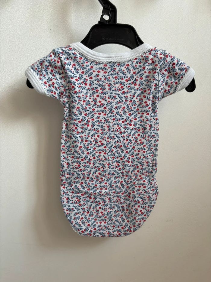 Lot 2 bodies fleuris manches courtes Petit Bateau 3 mois - photo numéro 6