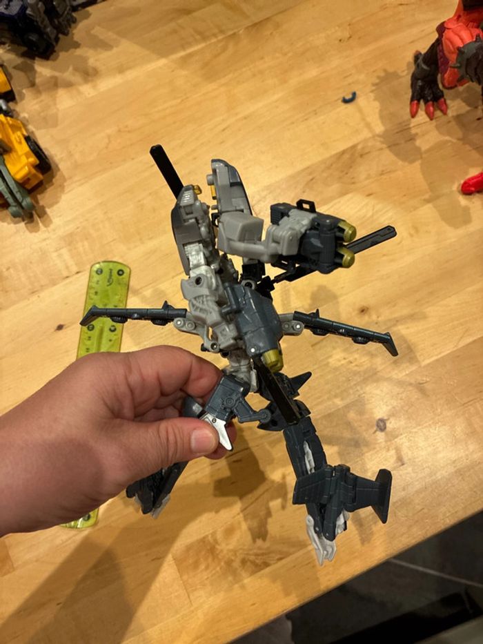 Transformers Dark of The Moon Voyager Autobot Skyhammer - photo numéro 9