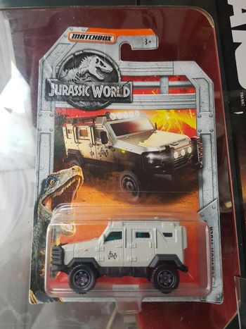 Véhicule voiture jouet jurassic world jeep