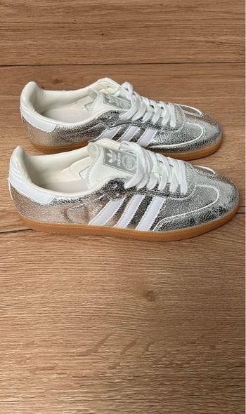 Baskets Adidas Samba argenté 40