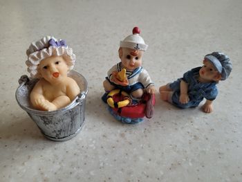 Lot de 3 miniatures bébés pour collection.