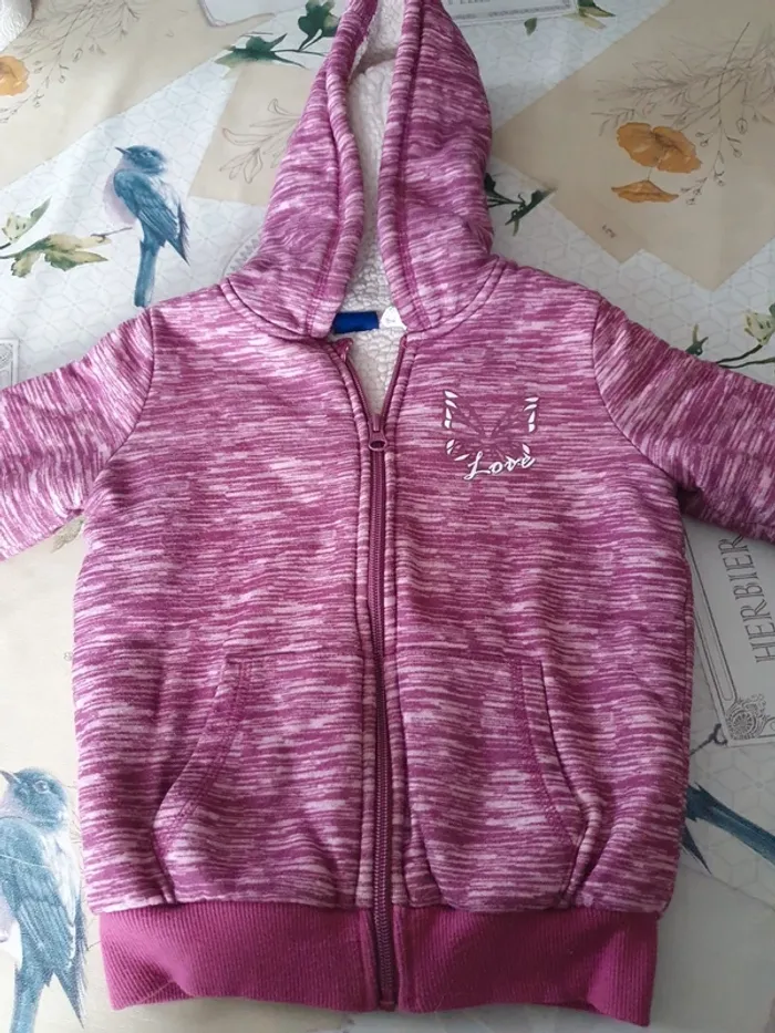 Veste chaude à capuche 110 / 116.