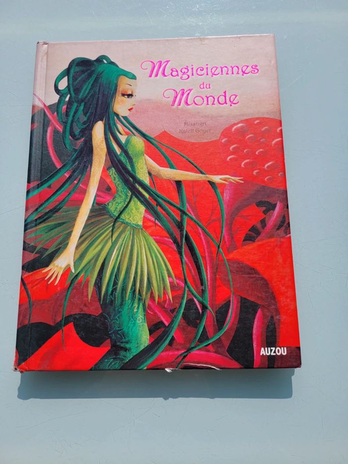 Très beau livre grand format Magiciennes du Monde (64) - photo numéro 2