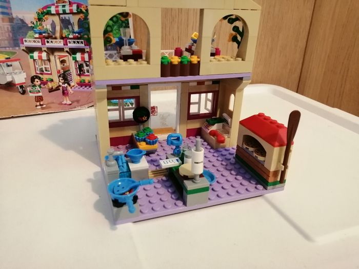 Lego friends 41311 Pizzeria d'Heartlake City - photo numéro 2