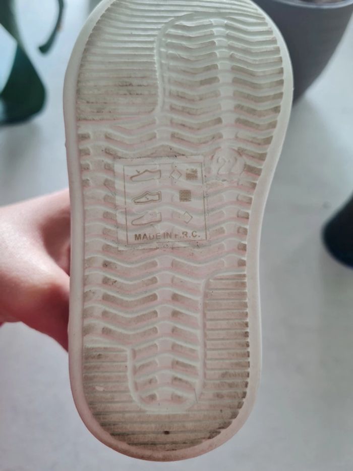 Chaussure 22 neuve jamais porté - photo numéro 3