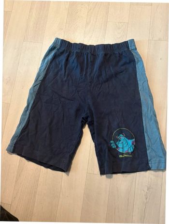 Short monstres et Cie 8 ans bleu marine, et bleu gris, bon état