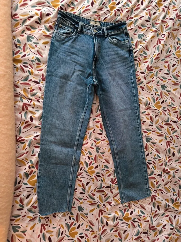 Jeans bleu légèrement délavé - photo numéro 3