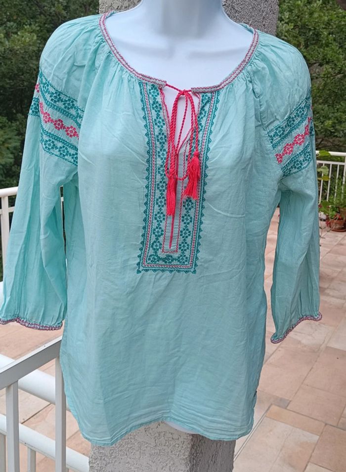 Blouse brodée