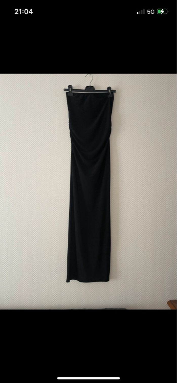 Robe bandeau noire, Kourtney Kardashian Baker