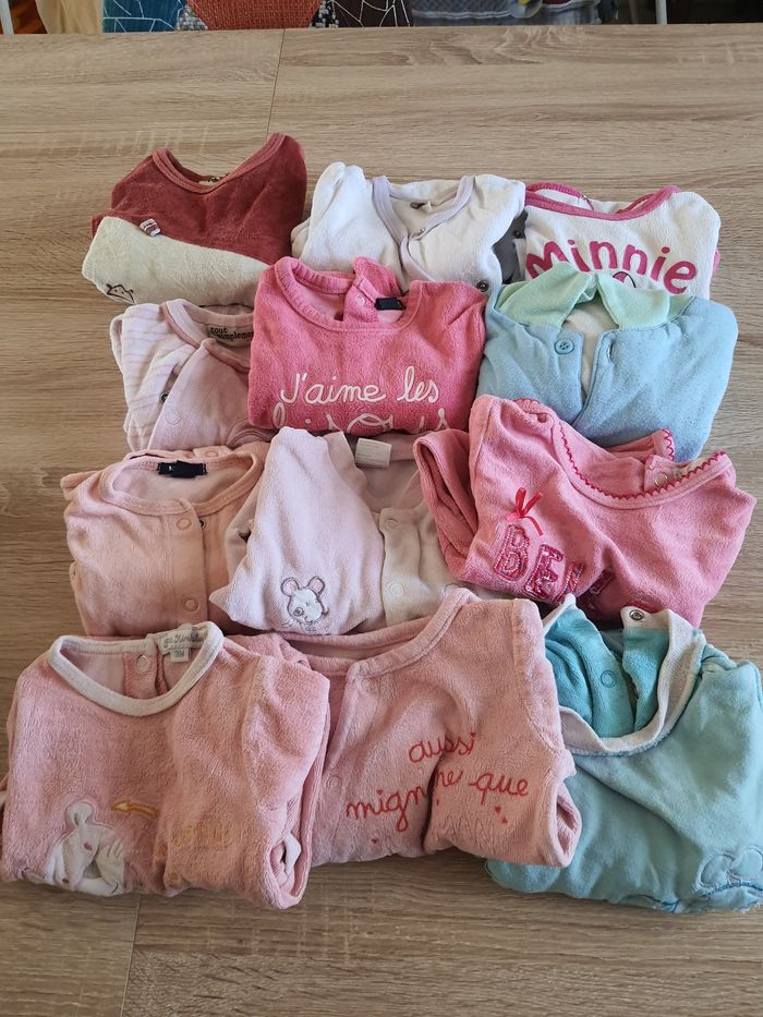 A vendre lot vêtements fille 3 mois - photo numéro 6