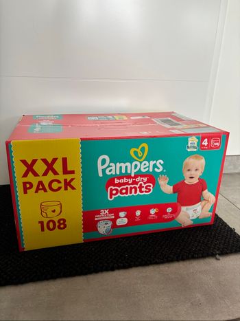 Couches Pampers baby dry pants