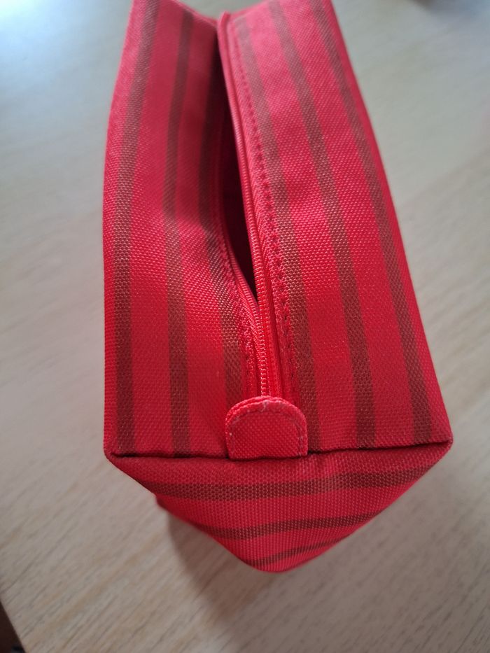 Vichy trousse à maquillage neuve rouge 18x13x8cm - photo numéro 4