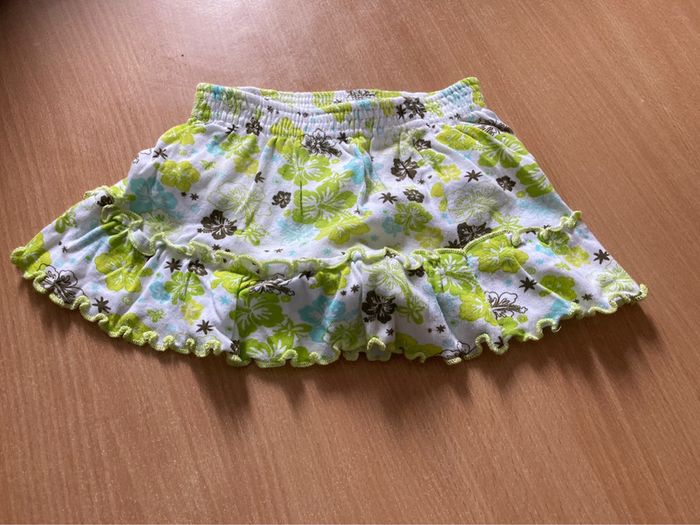 Lot de 2 Jupes à fleur de marque mini adelie taille 6mois - photo numéro 2