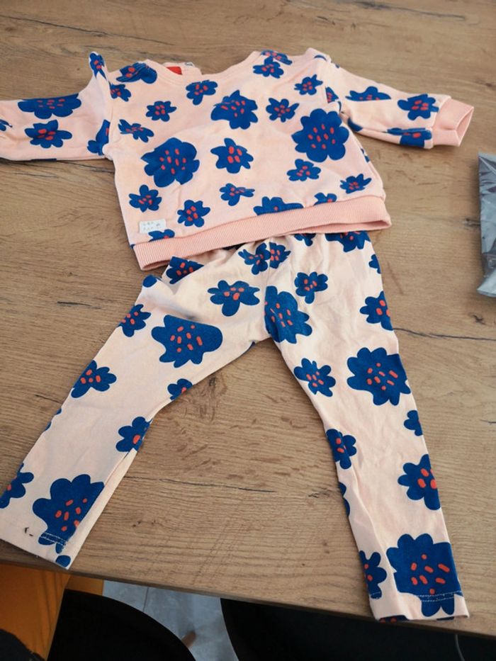 Ensemble grafik kiabi 12 mois orange a fleurs