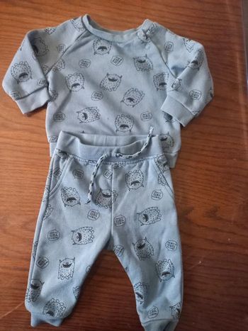 Ensemble sweat+pantalon  "monstre " 6 mois