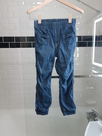 🌸 jean fille en 6/7 ans 🌸