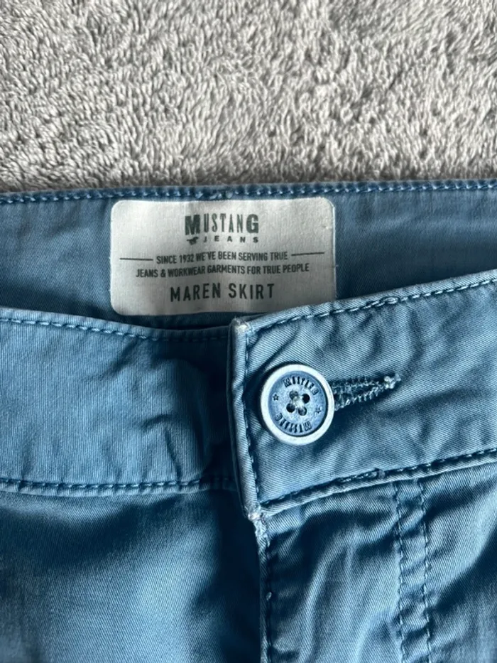 👗 Jupe courte Mustang Maren Chino Skirt bleue – Taille 28 (38), style casual chic - photo numéro 3