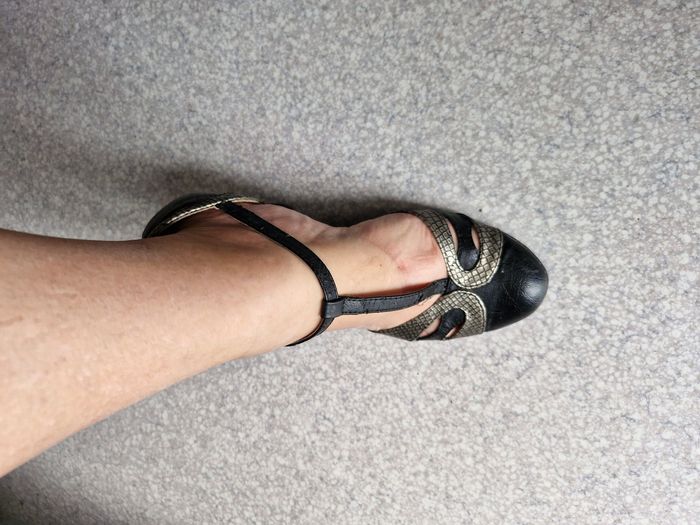 Très jolies sandales talon et brides - photo numéro 3
