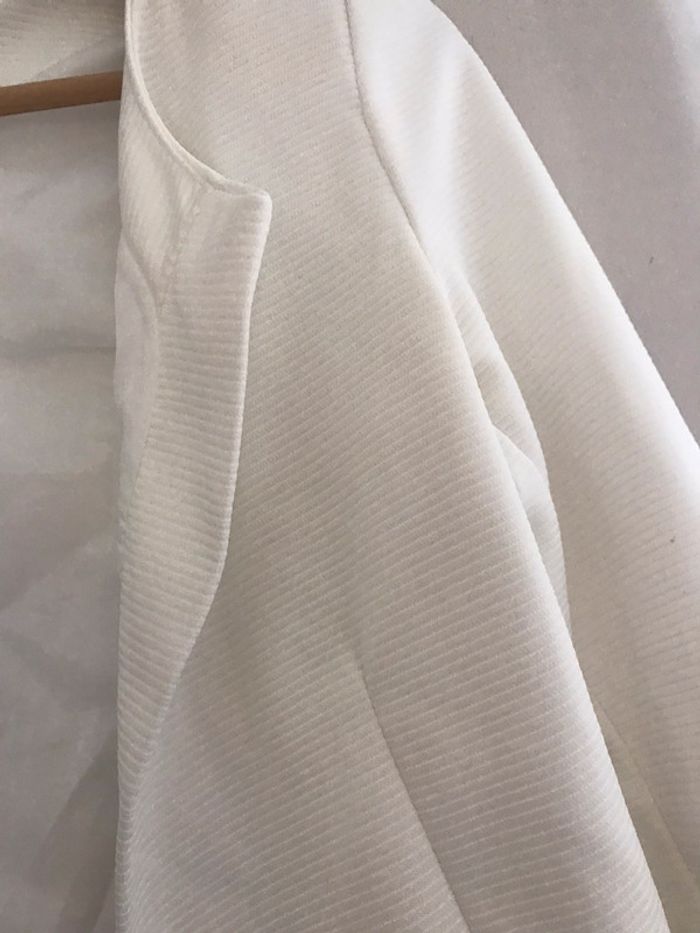 Veste blanche - photo numéro 2