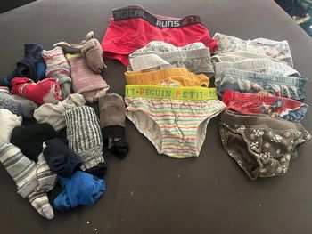 Lot 11 slips 4/6 ans et 14 paires chaussettes 27/30