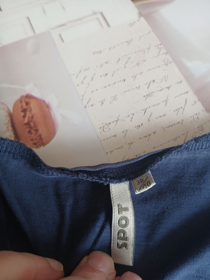 Tee-shirt femme "Spot" taille 38/40. - photo numéro 2