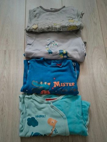 Lot de 4 pyjamas grenouillères en coton fin garçon taille 9 mois.
Printemps été