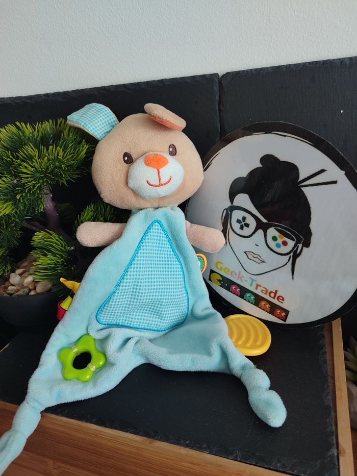 doudou lapin minimi bleu beige triangle anneau dentition carreaux noeud Vichy