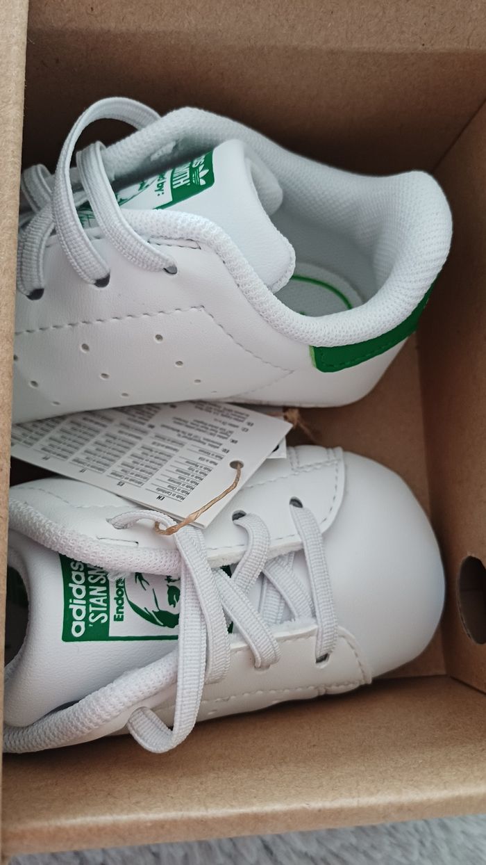 Chaussures Stan Smith Crib Adidas taille 19 - photo numéro 2