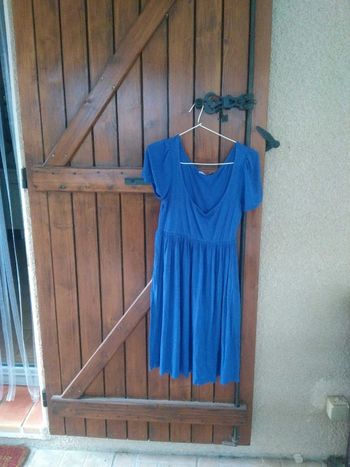 Robe bleue top studio