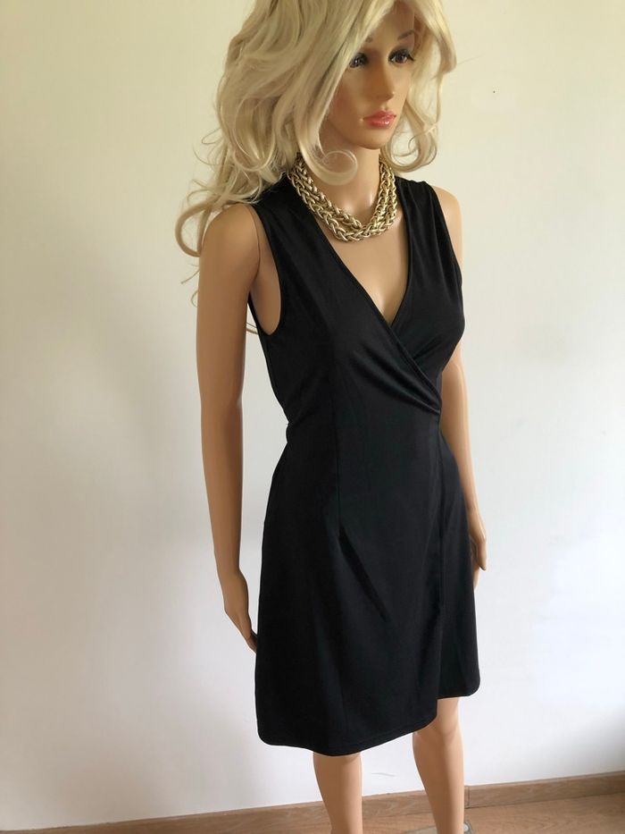 Robe noire portefeuille sans manches Molly Bracken taille S jamais portée - photo numéro 2